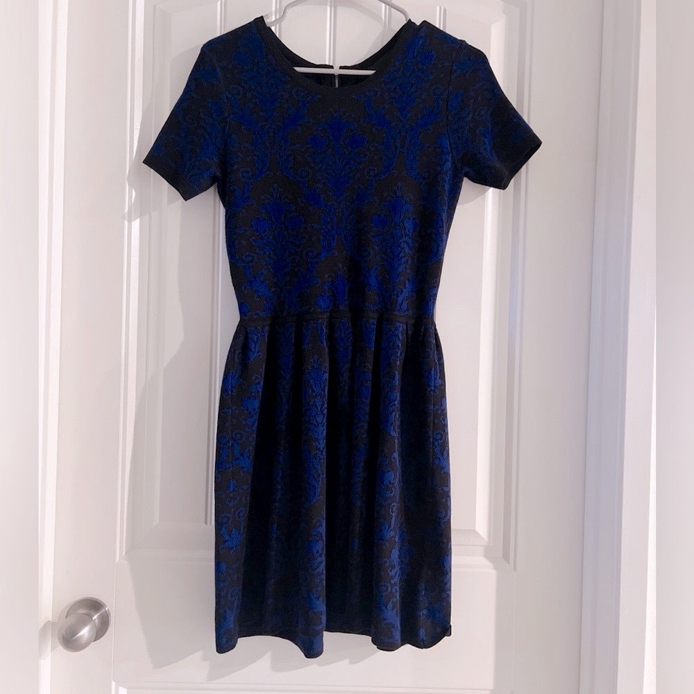 NWOT Women's Romeo & Juliet Couture Blue Floral print sweater Dress Size M